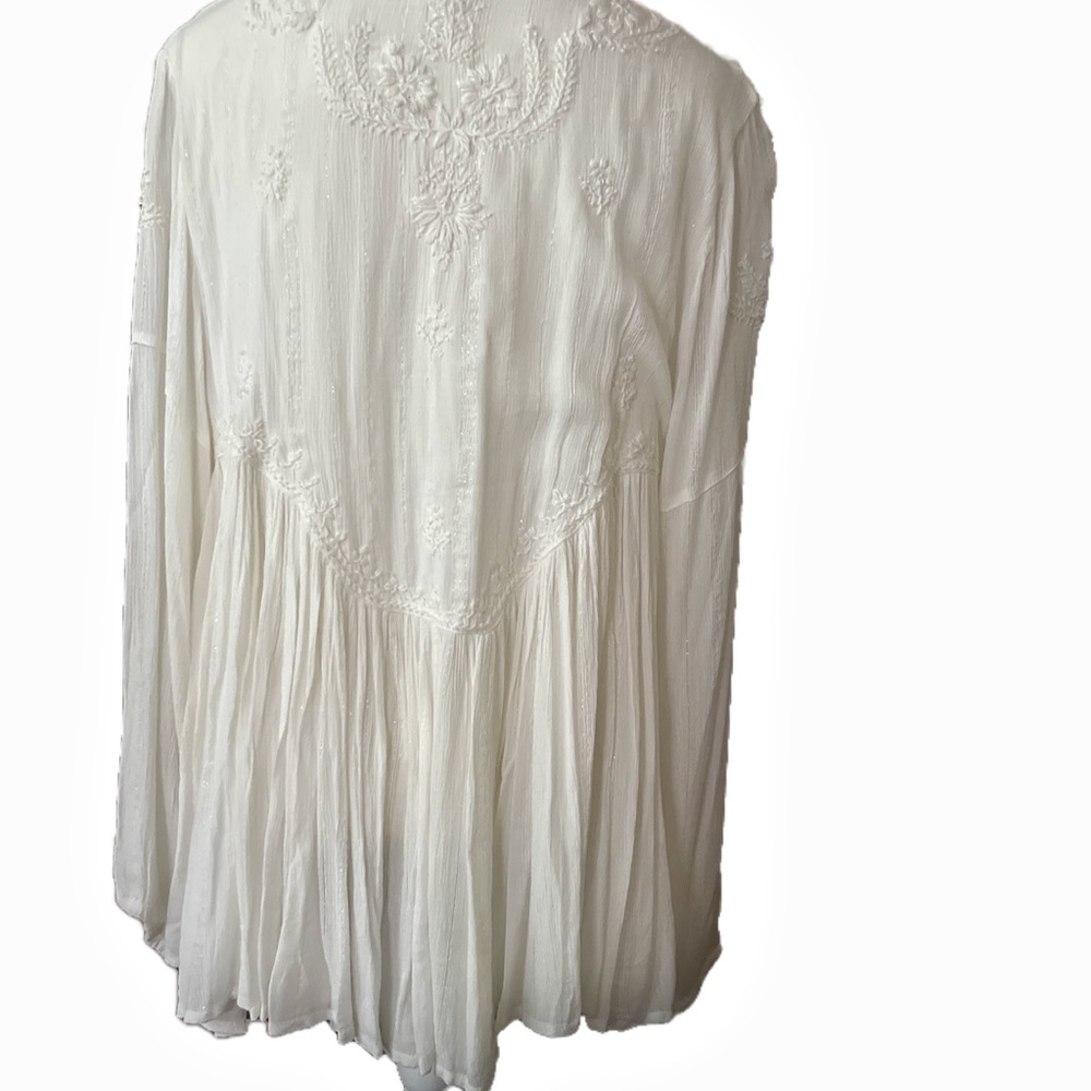 Rachel Zoe white Blouse with Tassel Detail and silver threads throughout cloth - Picture 6 of 10